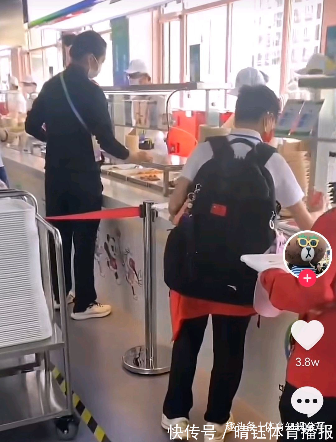 美食|管住自己的嘴!全红婵面对众多美食犹豫不决,吃的真不多