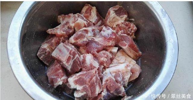 血水|排骨不要再焯水了,只需这一招,里面的血水脏东西自动跑出来