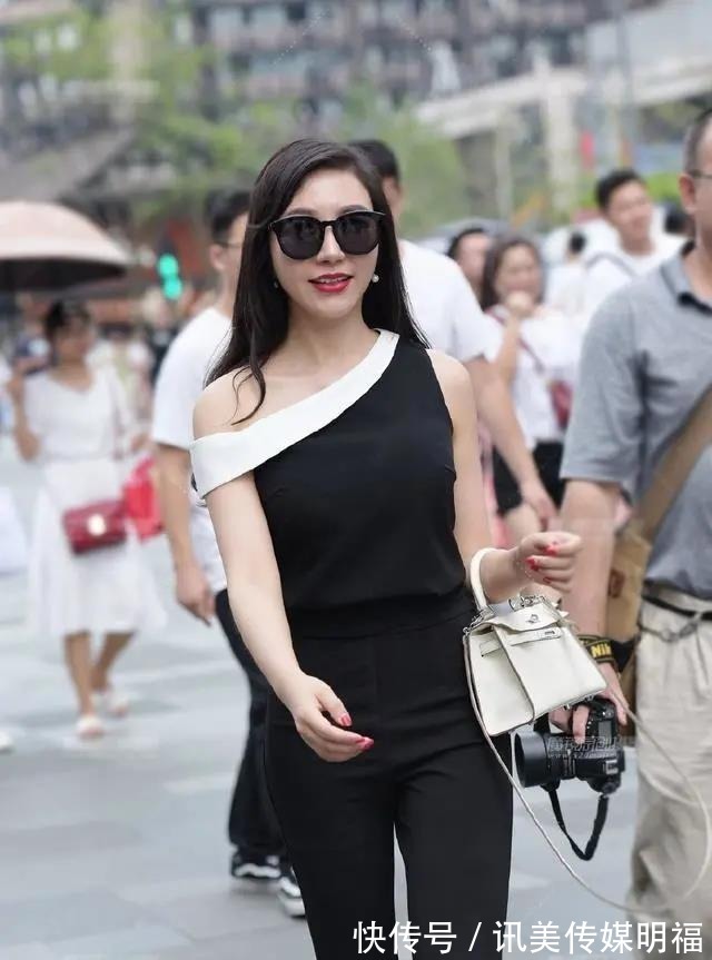 肤如凝脂|肤如凝脂颜如玉,一抹香肩露华浓,会穿搭的女士气质总是如此出众