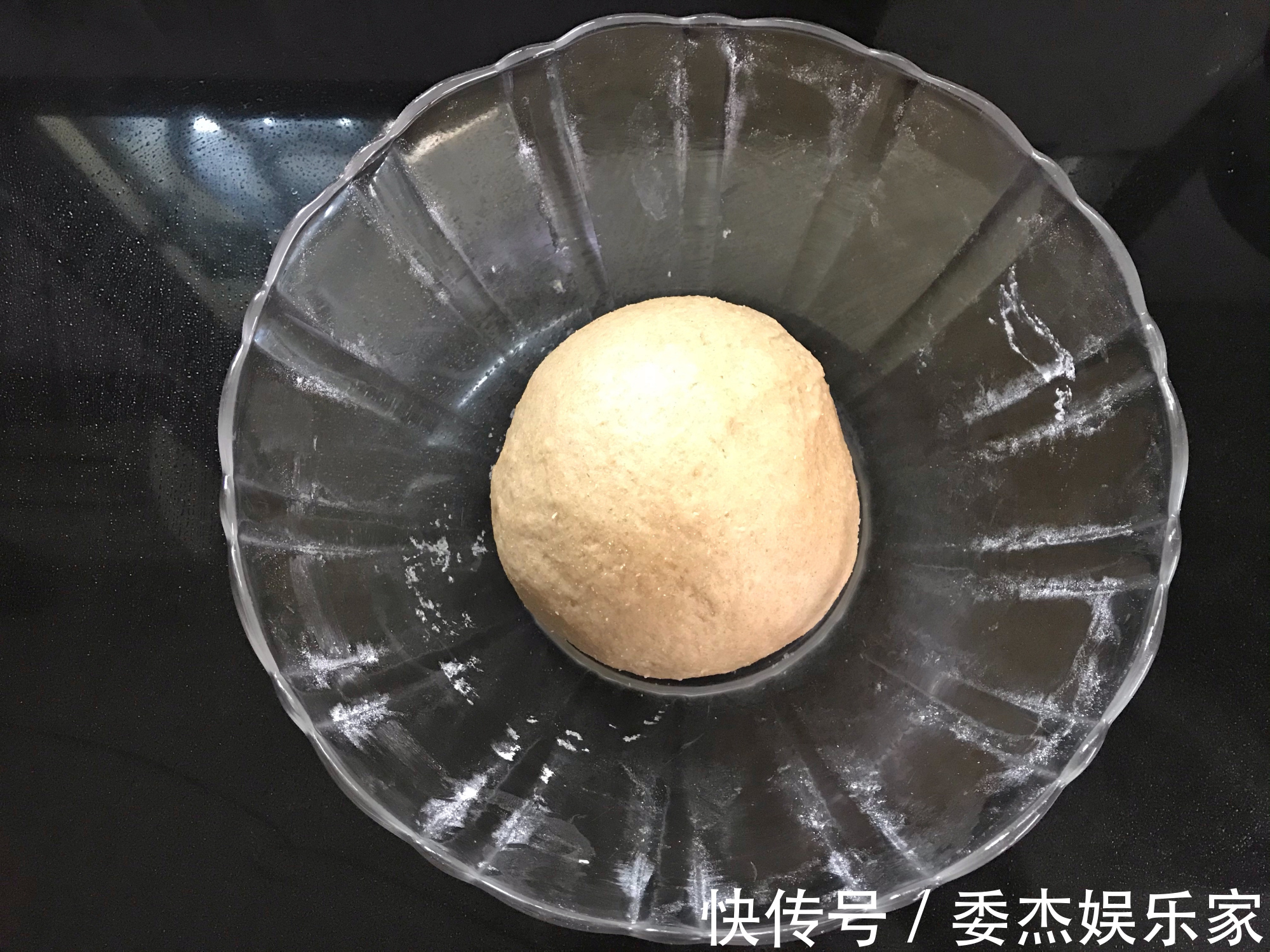 蒸馒头|蒸馒头用冷水还是用开水教你正确做法，馒头蓬松暄软不塌陷