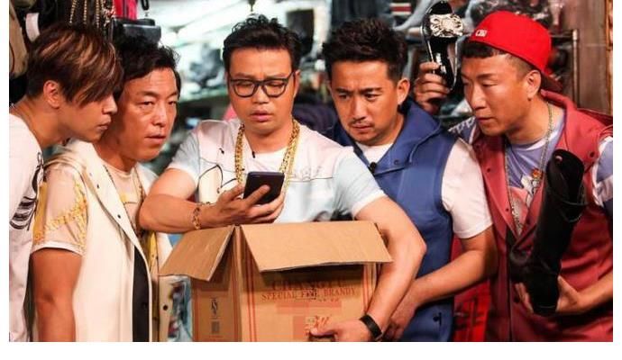 黄渤|《阿凡不达》节目成员则由原极挑男人帮的黄渤、黄磊、张艺兴、王迅、孙红雷组