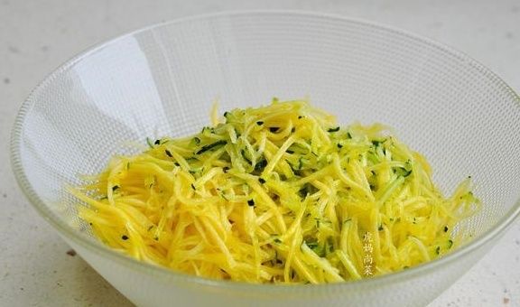 蛋饼|快手早餐蛋饼2款，菜多易熟，又软又嫩，可口滋润防秋燥
