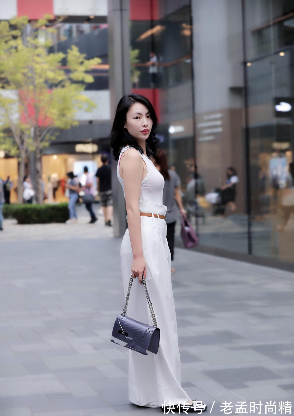 上衣|时尚穿搭：白色无袖上衣，搭配白色阔腿裤，尽显高贵优雅