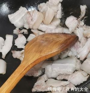 不能出门吃烧烤，自己在家试试椒盐五花肉，一样美味，动手吧