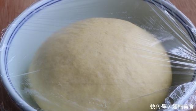 玉米粒|面粉简单新吃法,用杯子一压,早餐好吃又营养,比包子馒头油条强