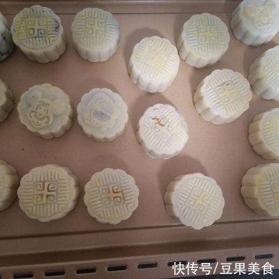 月饼|#“佳”节好滋味#莲蓉蛋黄月饼