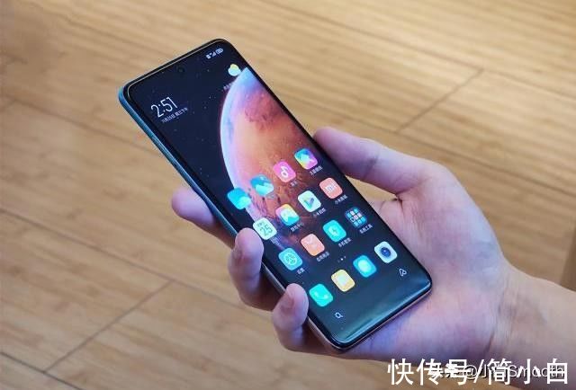 redmi|6000mAh+128GB+三摄相机，售价仅899元！利润低到不赚钱