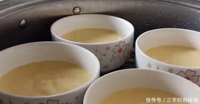 一碗玉米面两个鸡蛋，简单一搅，放锅里一蒸，比蛋糕还好吃
