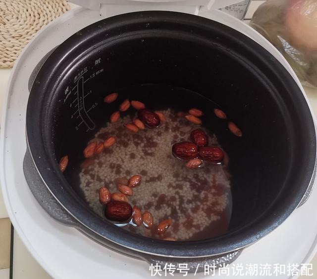 入冬|入冬后,吃坚果别错过它,熬粥放吃几颗润肺还止咳,多买点慢慢吃