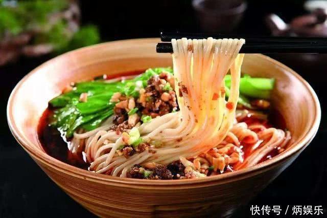 日本票选“世界最美味的6碗面”,竟然选了3道中国的