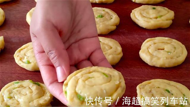 好吃|燕麦这样做太好吃了,往里面加3个鸡蛋,比油条好吃,比馅饼简单