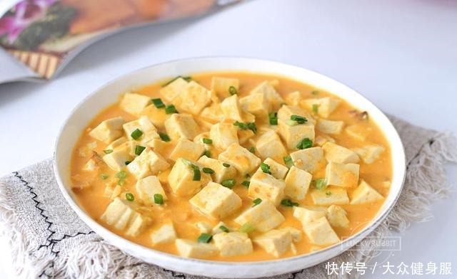 豆腐加这个一起烧,味道太鲜美,汤汁都吃光,米饭都不够吃了!