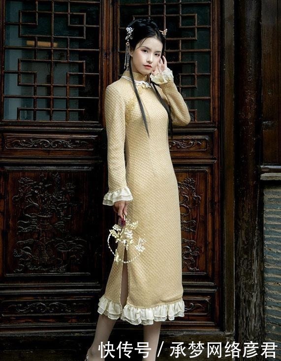 “不招摇”的旗袍穿出来,到底有多美?温婉减龄,更适合少女穿
