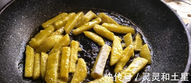 番茄酱|女儿和她朋友在家炸薯条,蘸上番茄酱,外酥里嫩,酸甜可口真美味!