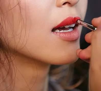不同场合，怎样涂出属于你气场的口红？