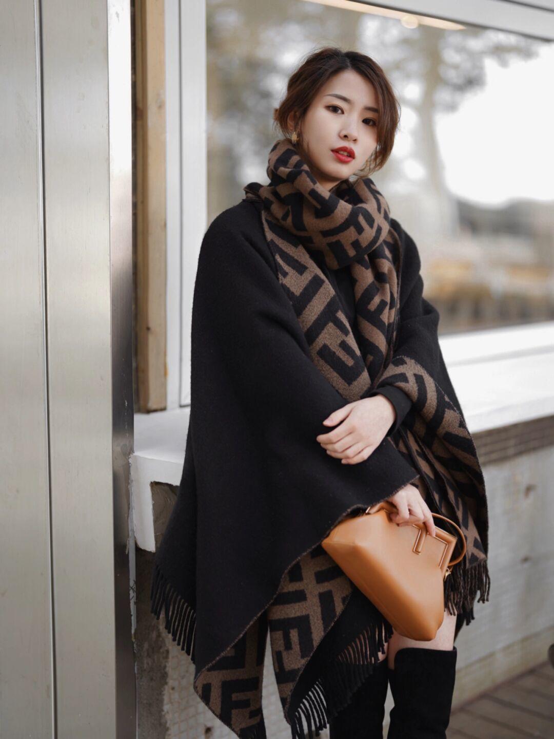 斗篷 天冷后火了一种外套,叫“大衣”,结合上打底衫,温暖优雅又洋气