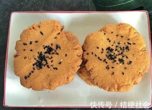 一碗面粉,2个鸡蛋,做孩子爱吃的早餐饼,比面包松软,比馒头香