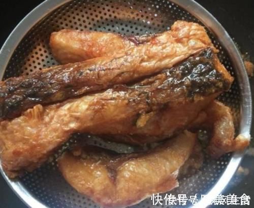 鱼大骨|天冷,学会鱼肉新做法,入味好吃无腥味,上桌后连汤汁都不剩!