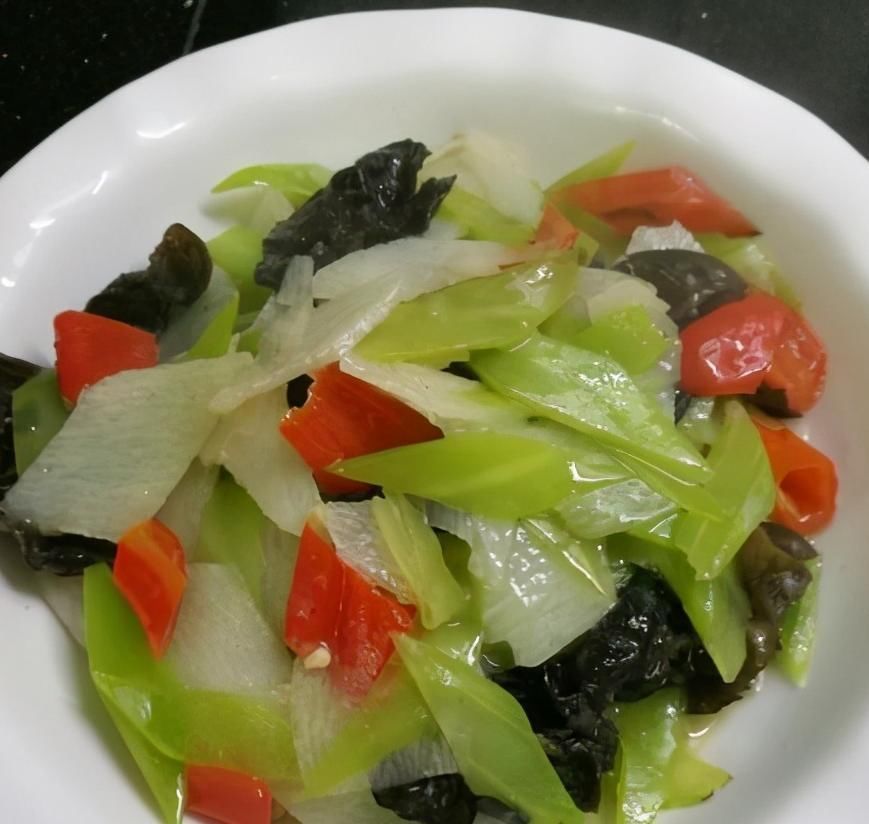 西兰花|人到中年不妨常吃3种养生美食，调理肠胃，疏通血管，增强免疫力
