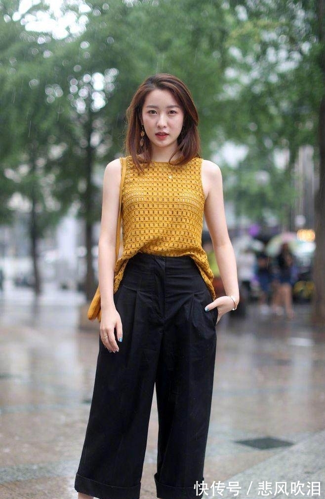 t恤|街拍:气质豹纹连衣裙,穿出女人的轻熟魅力,容易引起路人遐想!