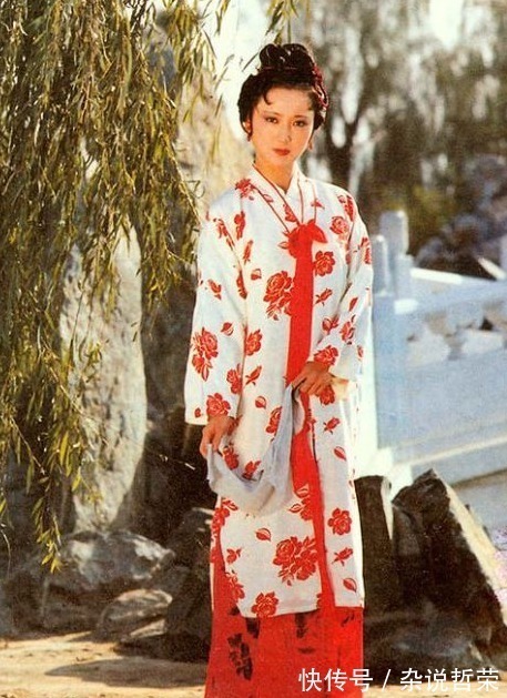 晓旭&红楼梦林黛玉的服饰都超美,每一件穿在陈晓旭身上都宛如天仙下凡