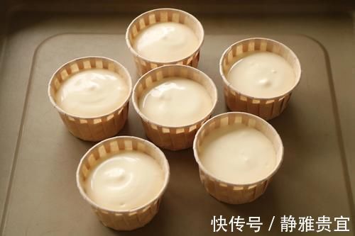 好吃|戚风纸杯蛋糕，不开裂不回缩，挤上入口即化的奶油，颜值高又好吃