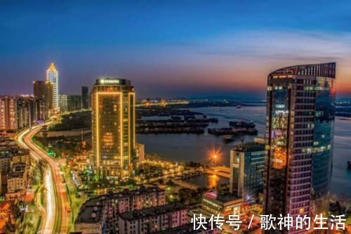 买房子的人|今年过后，该存钱还是买房子内行人终于说清楚了