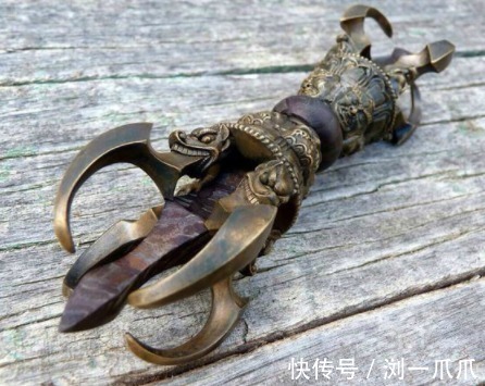 |搞笑GIF:大师兄二师兄还有心情在这喝酒,师傅都被妖怪抓走了