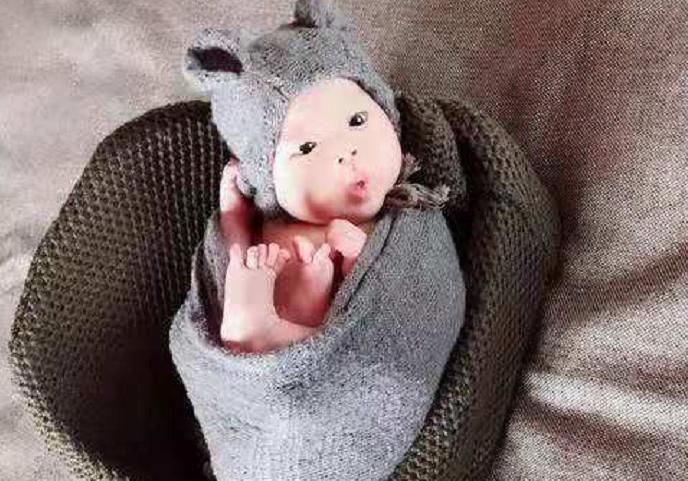 衣服|“满月照”成圈套,越来越多的父母往里跳,娃不哭闹却受罪