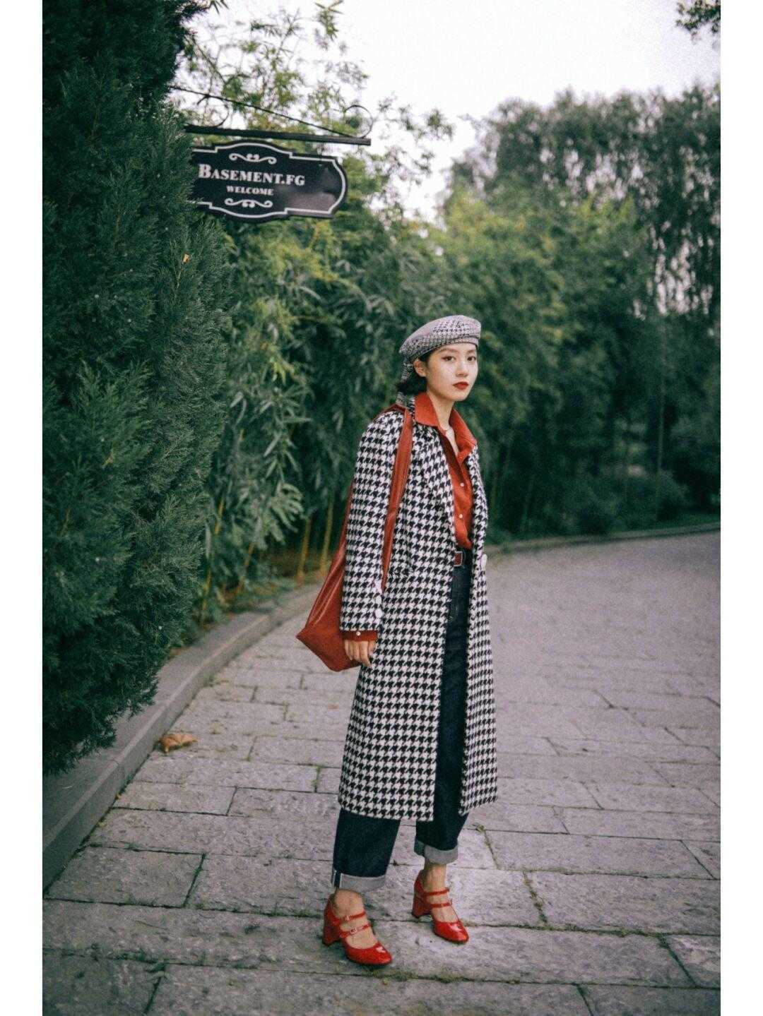 大衣 冬天穿裤子就选黑色牛仔裤,简约百搭不挑人,照着穿就对了