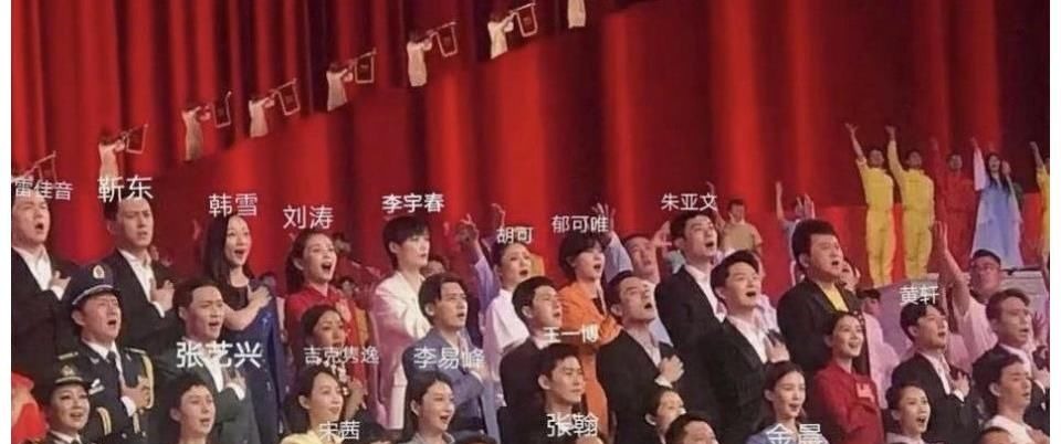 王俊凯王一博王源舞台表演照曝光,王一博果然自成一派,太好笑!