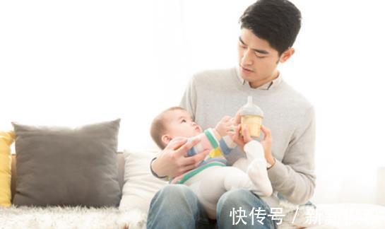 亲子关系|“坑娃老爸”带棉袄撸串,看娃吃不到直接上脚,闺女:亲生的?