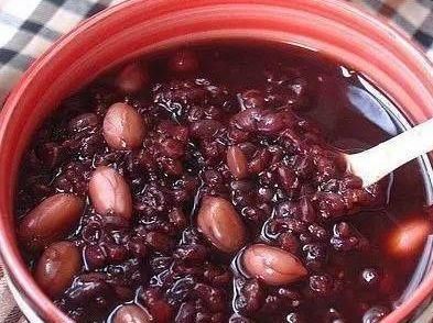 女性想年輕，建議吃的食物，滋補身體，預防缺鐵性貧血，面色紅潤