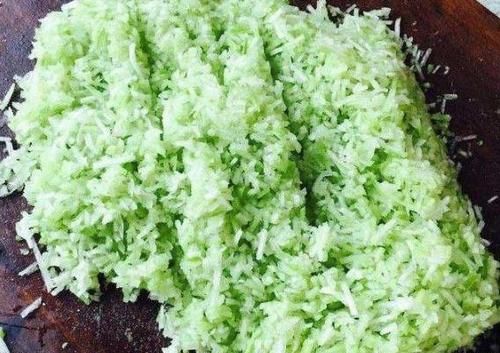 萝卜做饺子馅儿的时候，焯水还是不焯水？