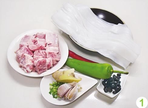 我家的排骨从不红烧，教你懒人新吃法，不用炖不用煮，上桌瞬间光盘