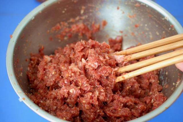 筋骨|再没钱也要给孩子多吃这肉，强壮筋骨长个高，烙肉饼太香了