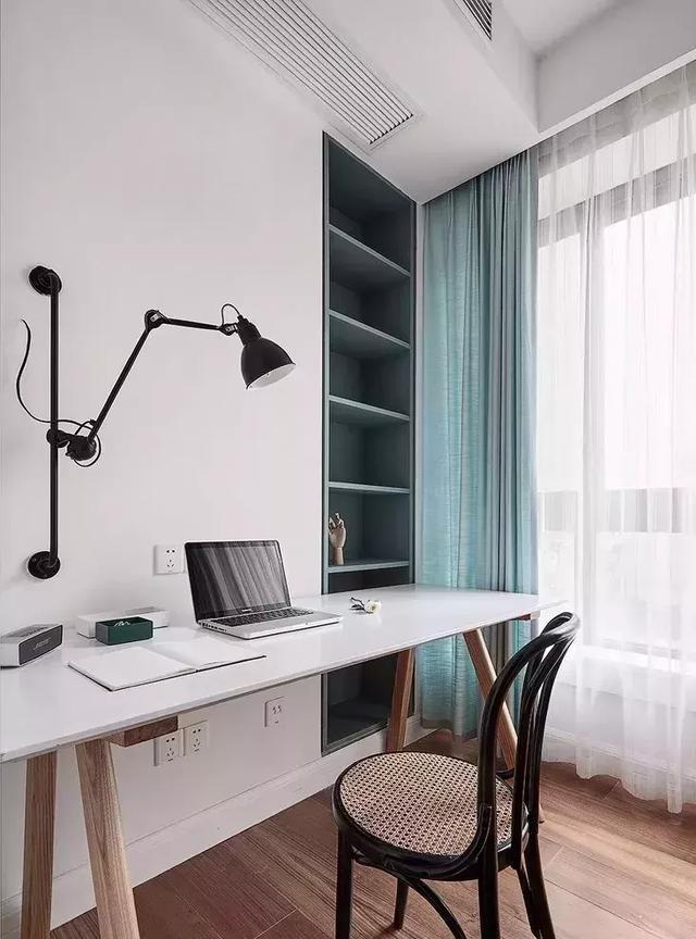 客厅|136平三室新房,全屋大白墙,内嵌式木质电视柜,层次感爆棚