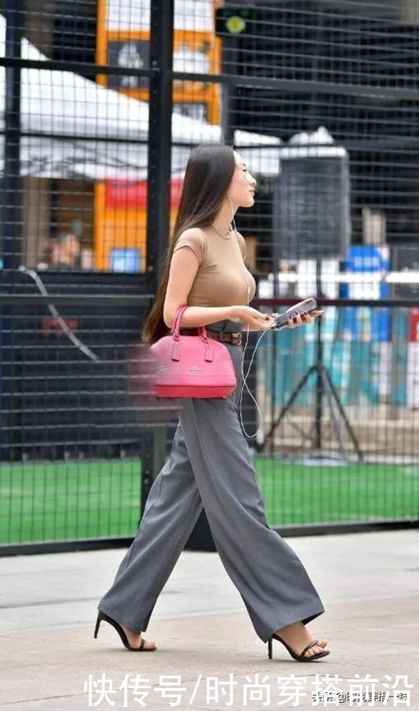 看不惯“阔腿裤”？有没有搞错，这样穿时髦又知性优雅