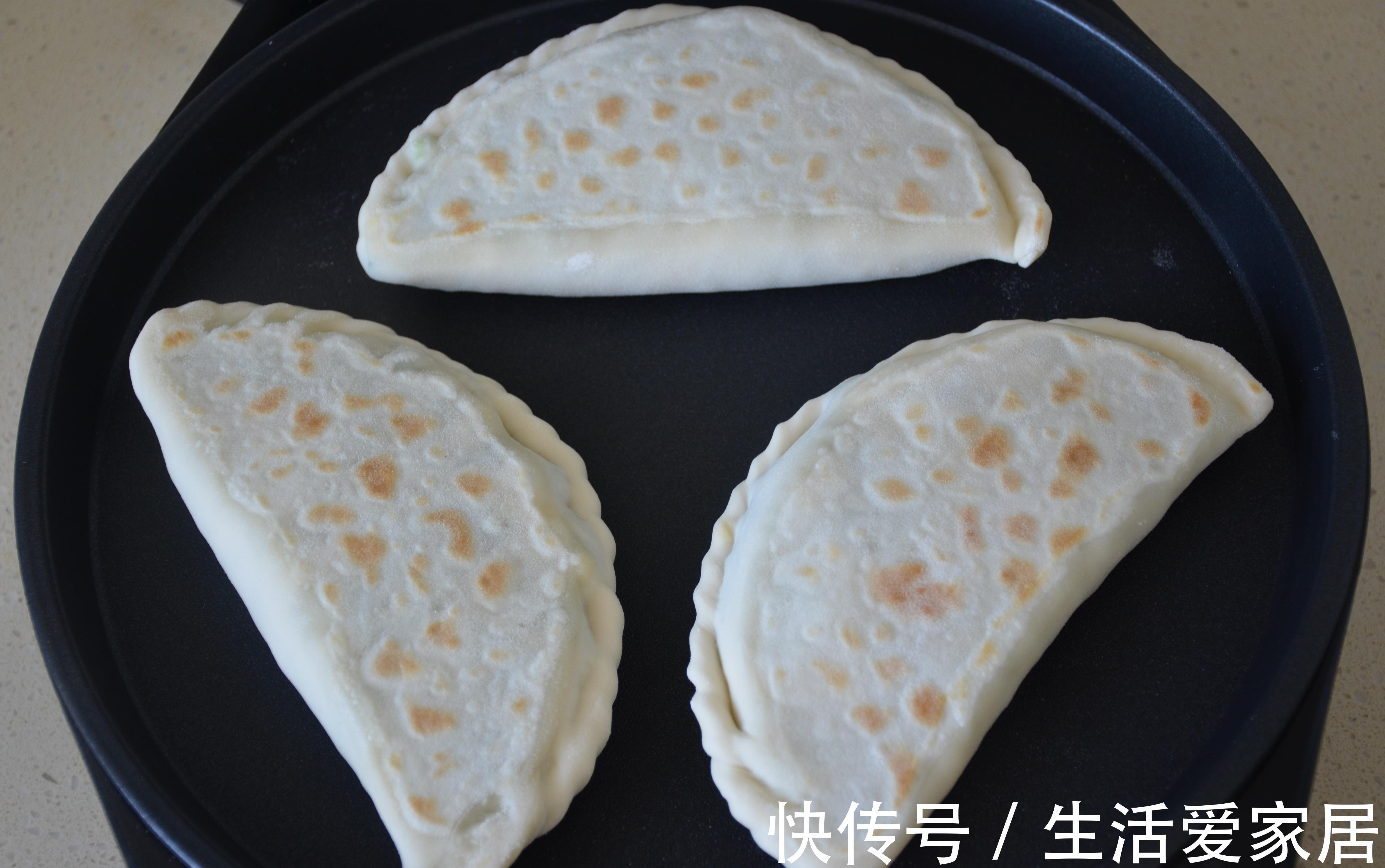 无油版的烙韭菜盒子，无油更健康，外酥里鲜，大人孩子都说好吃