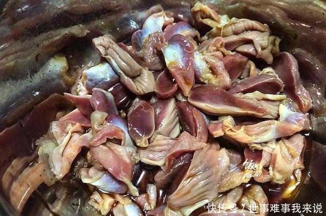 鸡身上最脆嫩的部位,1只鸡就1小个,加辣椒一起炒,越吃越上瘾