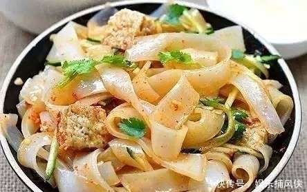 人人|凉皮自己在家就能做,做法简单又干净,学会这个窍门,人人都能做