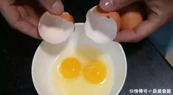 钓鱼比蚯蚓厉害万倍饵料入水鲫鲤疯咬不断,整条河鱼闻味被吸引