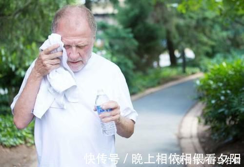 血液循环|医生直言:糖尿病来临,腿脚会出现3种“异常”,再不控糖就晚了