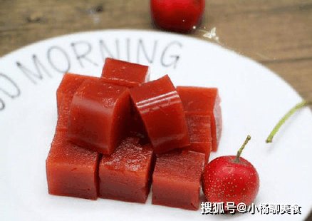 可口|入秋后山楂便宜，买3斤在家做山楂糕，酸甜可口，再也不用买着吃