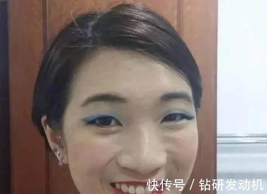 粉底液|讲真,女孩子出门一定不要这样子“化妆”,不仅尴尬还显丑!
