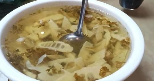 公司效益好,老板请员工吃便饭,7菜2汤2主食,有你喜欢吃的吗