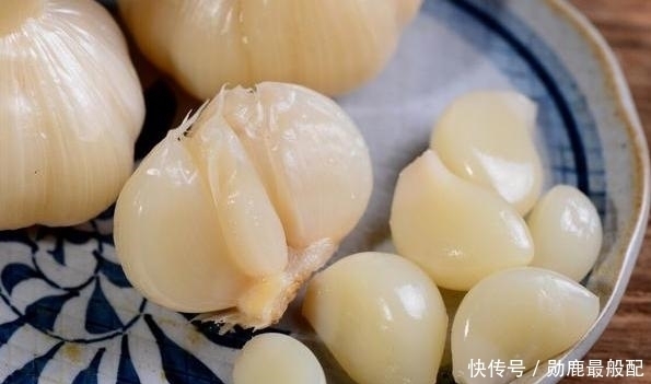 个妙|冬天如何保存大蒜,才不容易发芽试试2个妙招,耐储存,不易坏