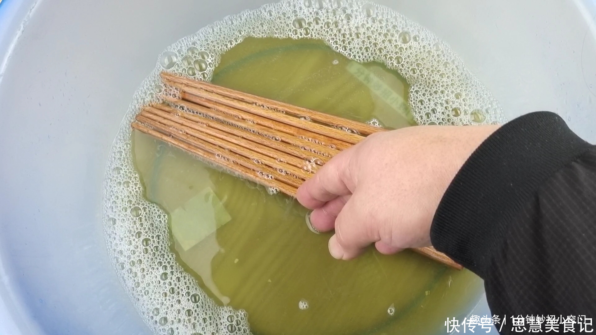 杀菌|每天用清水洗筷子，相当于吃细菌，教你一个方法，筷子干净又杀菌