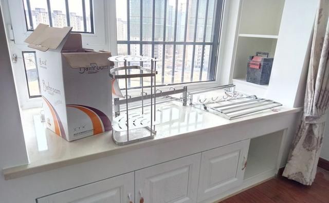 不锈钢|全包18万装修的新房,一看电视墙差点崩溃了,大家说这像什么?