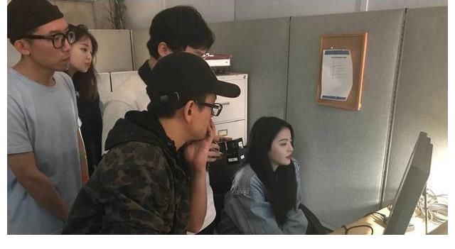 王中磊女兒加盟導(dǎo)演類綜藝，昔日爭(zhēng)議言論被扒，微博刪評(píng)顯心虛